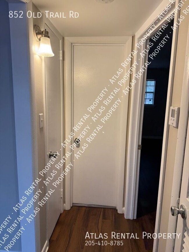 Building Photo - 852 Old Trail Rd