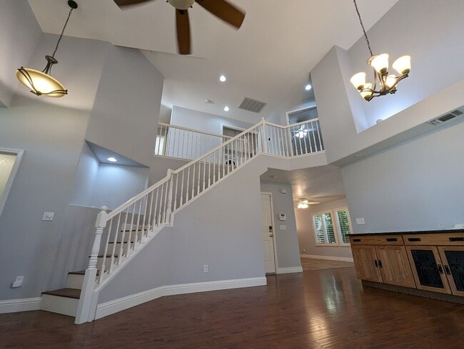 Building Photo - Beautiful 3bed 2.5bath 2 story home located in Rivergate Gated Community