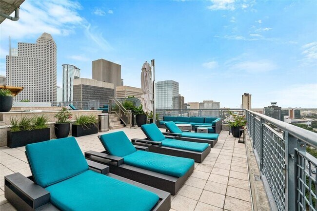 Building Photo - 2000 Bagby St