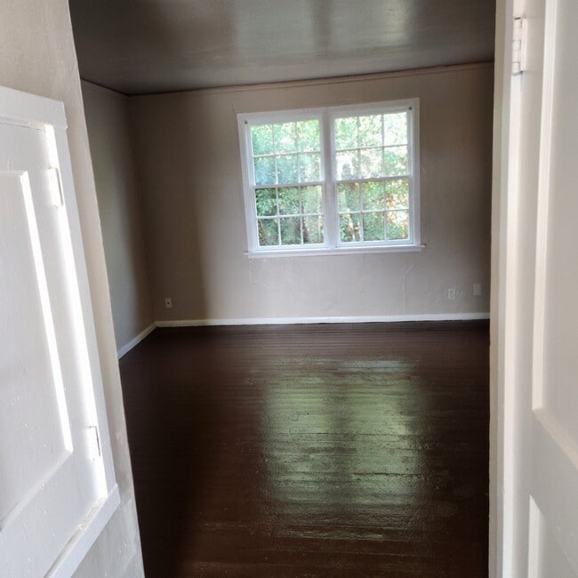 Building Photo - 1415 NW Carden Ave