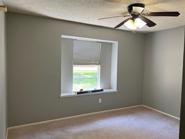 Building Photo - 11318 Beauvoir Dr