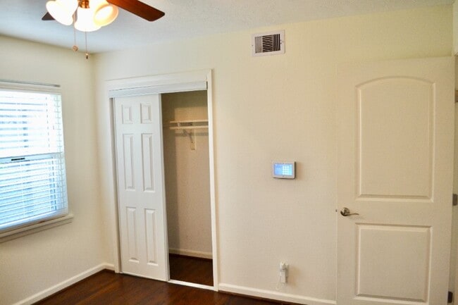 Building Photo - 5410 De Milo Dr