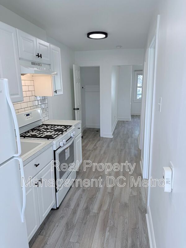 Building Photo - 1447 Holbrook St NE