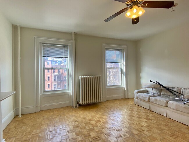 Building Photo - 90 Charles St