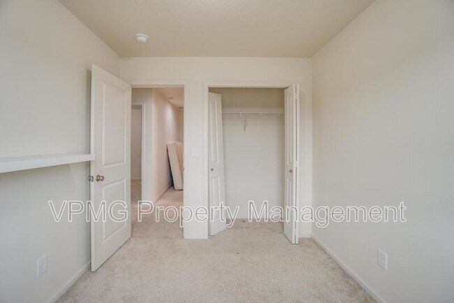 Building Photo - 11705 NE 131st Pl