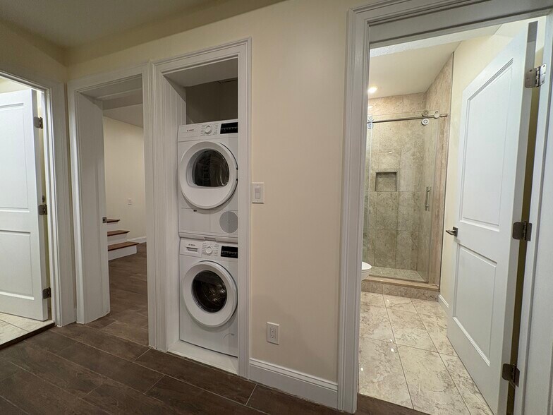 Building Photo - 1614 Beacon St