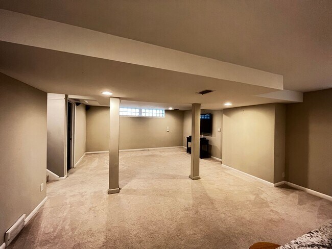 Building Photo - 3120 Jersey Ave S