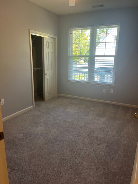 Building Photo - 1225 Blakeway St