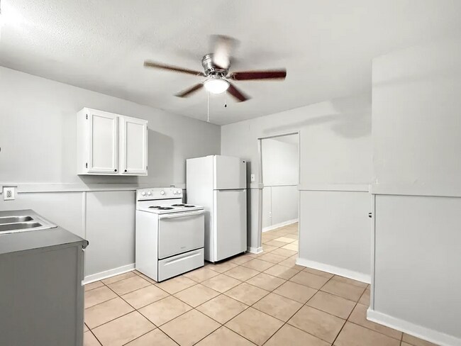 Building Photo - 524 Starrett Rd