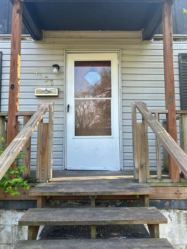 Building Photo - 5538 Avon Pl