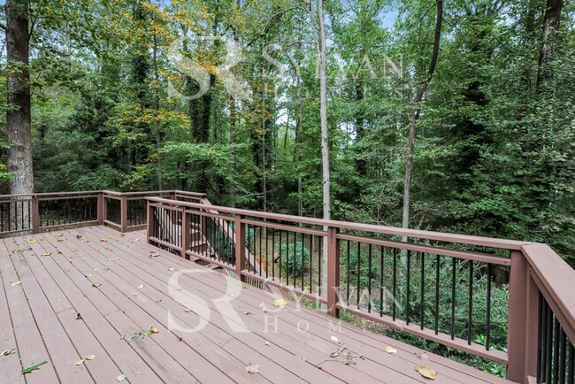 Building Photo - Welcome home to this 4 bedroom, 2 bathroom home