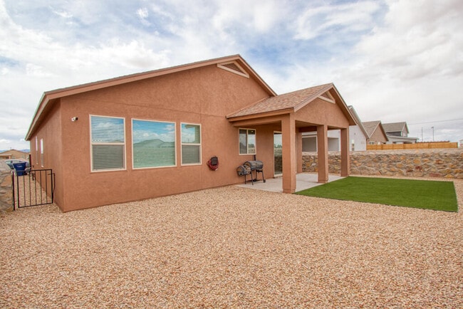 Building Photo - 4716 Christian Azcarate St