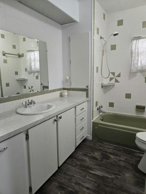 Building Photo - 409 49th Ave Terrace W