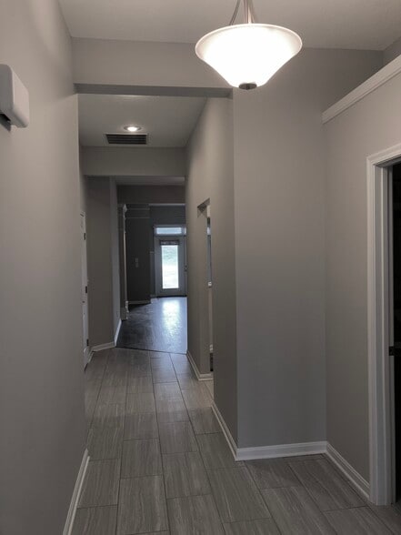 Building Photo - 6571 Pondfield Ln