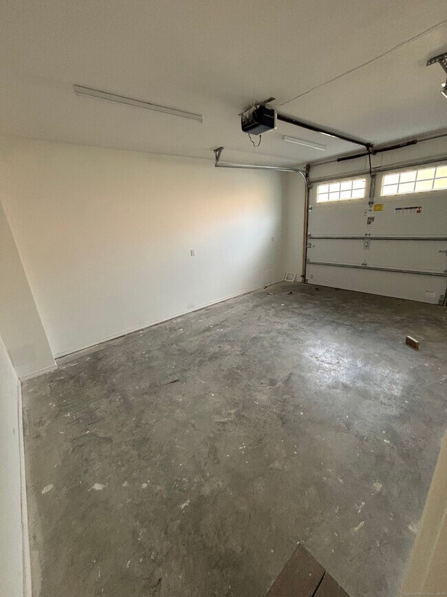 Building Photo - 38 Golden Hill St