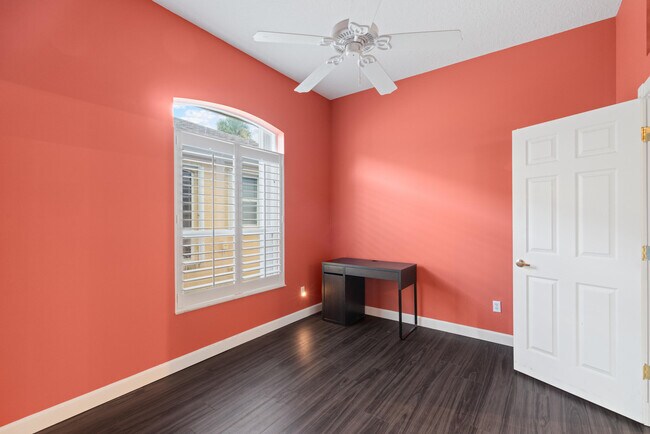 Building Photo - 582 Montevina Dr