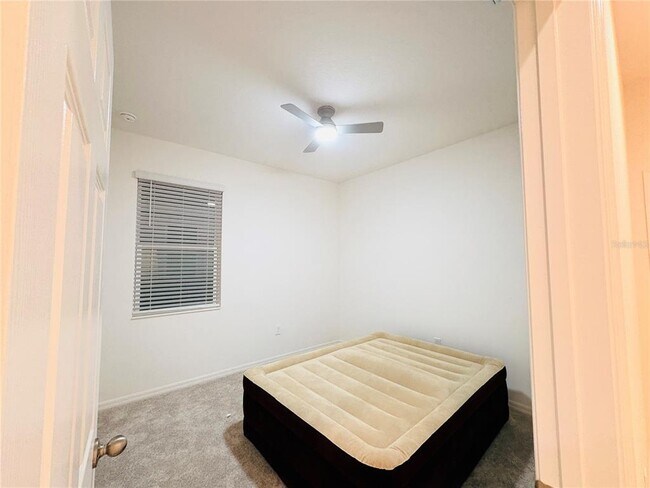 Building Photo - 1568 Sky Lks Dr