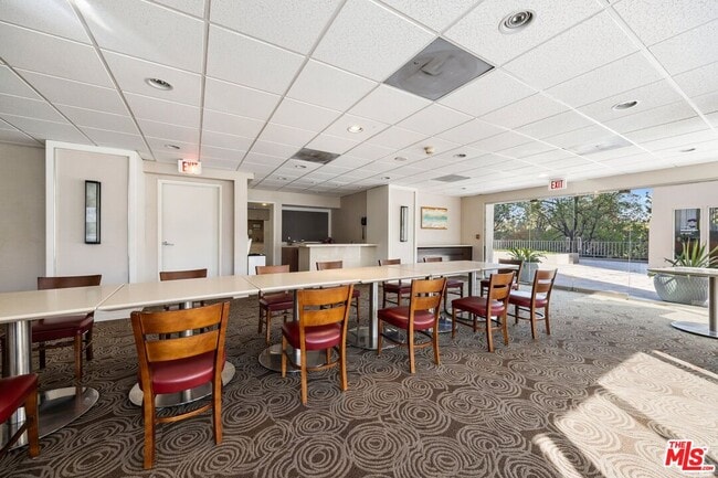 Building Photo - 875 Comstock Ave