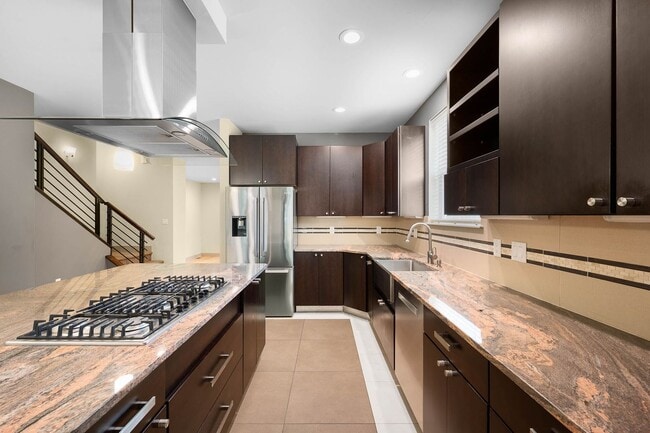 Building Photo - LUX 4BD, 5BA SloHi Home with Finished Base...