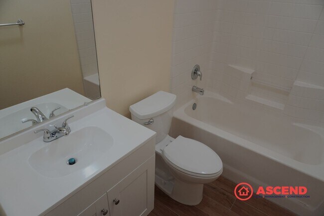 Building Photo - North Bakersfield 3 Bed + Den | Spacious Yard