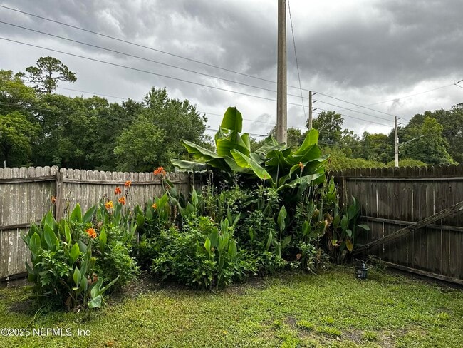 Building Photo - 10420 Inverness Dr