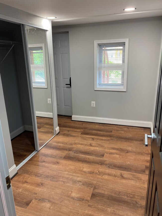 Building Photo - 1211 Poplar Grove St