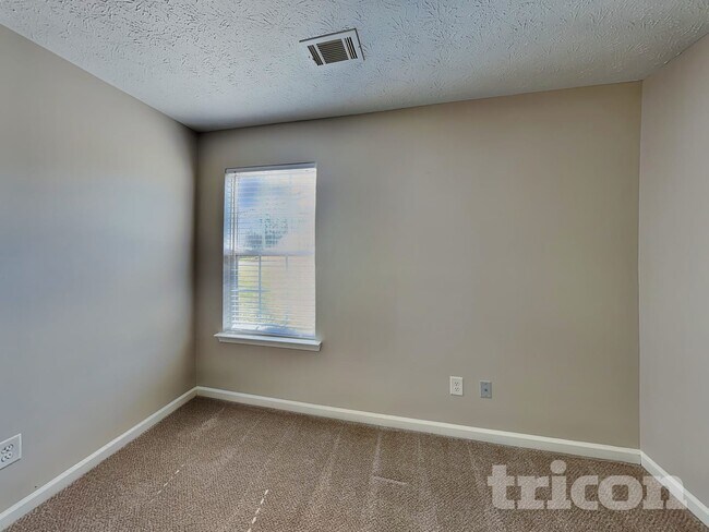 Building Photo - 201 Sandstone Dr