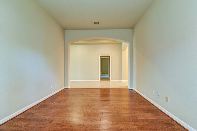 Building Photo - 5426 Linden Rose Ln