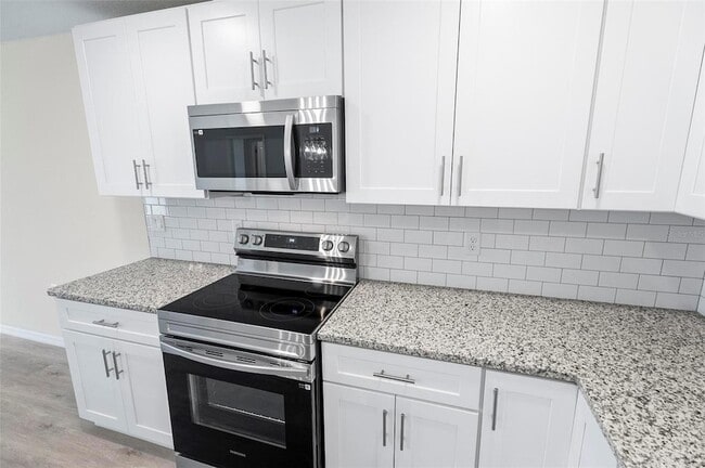 Building Photo - 28 Rainstone Ln