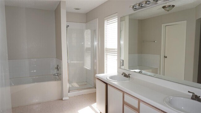 Building Photo - 7020 Glenshire Dr