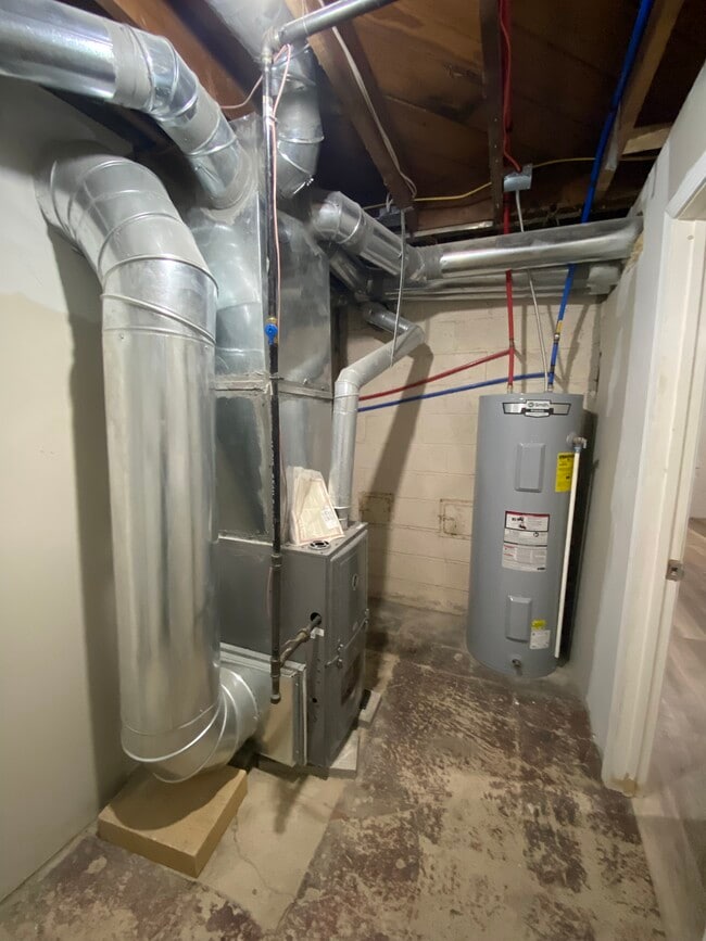 Building Photo - 571 Grayton Rd