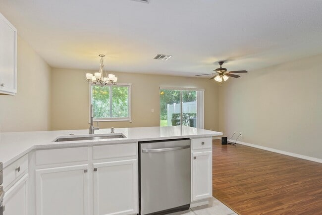 Building Photo - 2205 Marshfield Ct