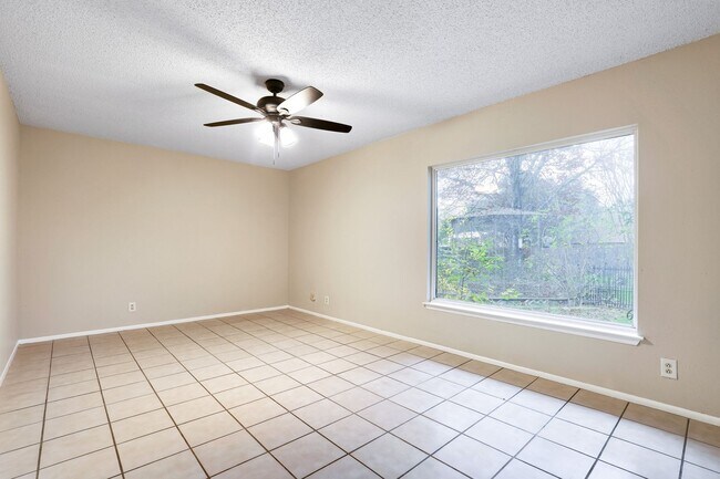 Building Photo - ***MOVE-IN SPECIAL: TWO WEEKS FREE***Single-Story Retreat with Versatile Spaces in Established Ne...