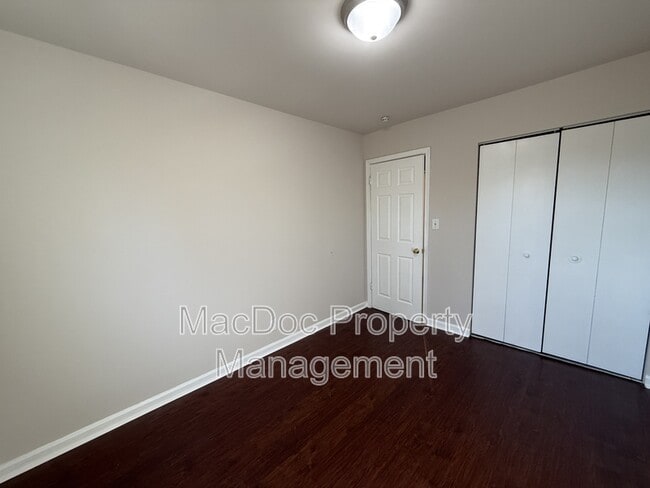 Building Photo - 534 Olde Greenwich Cir