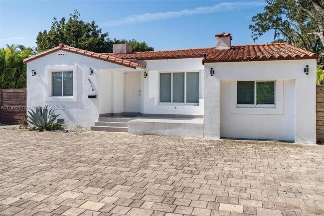 Primary Photo - 3 bedroom in Miami FL 33150