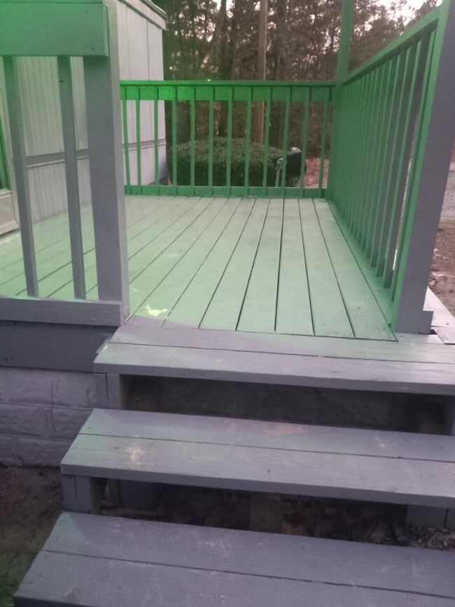 Building Photo - 455 Lakeview Ln