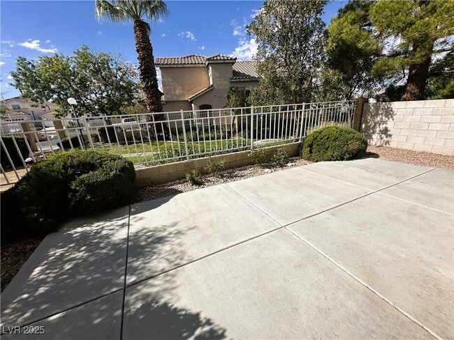 Building Photo - 2183 Polynesia Cir