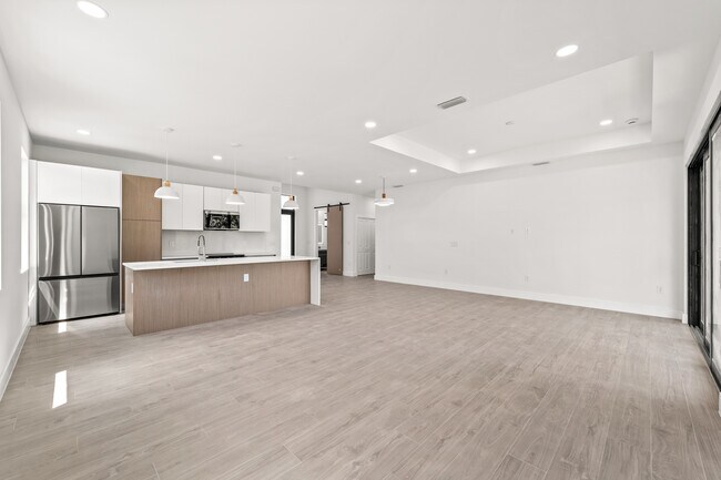 Building Photo - 3203 18th St W