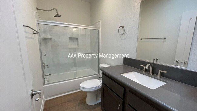 Building Photo - Walnut Creek, Beautiful 2 bedroom 2 bathroom home, Great location!
