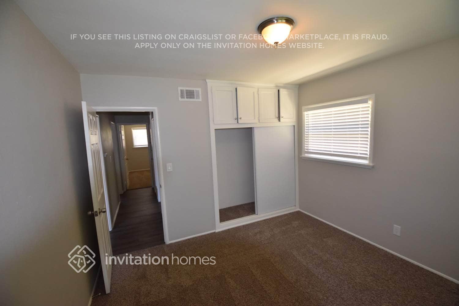 Building Photo - 3216 Knoll Way