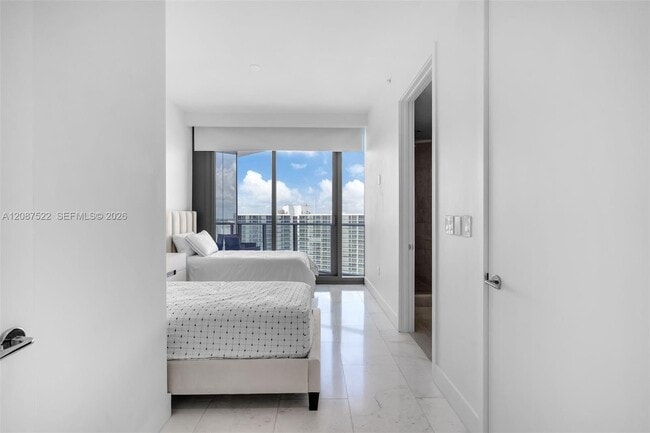 Building Photo - 15701 Collins Ave