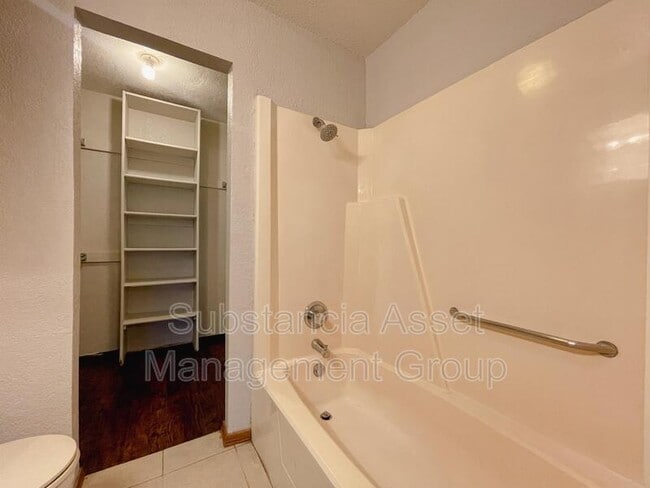 Building Photo - 1318 Pennington Ave