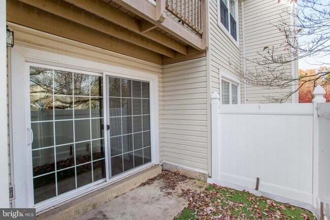 Building Photo - 10014 Beacon Hill Dr