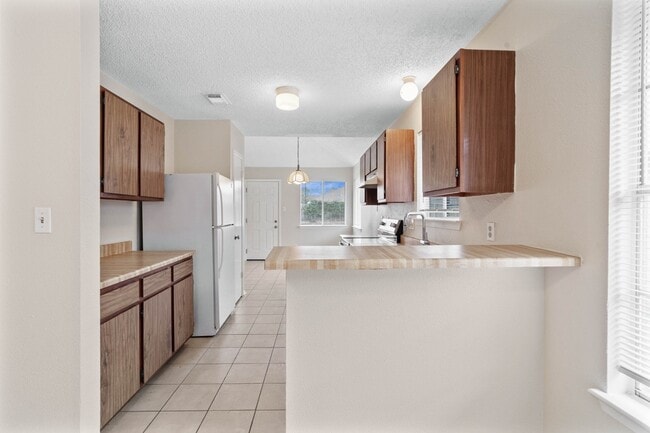 Building Photo - 23302 Summer Pine Dr