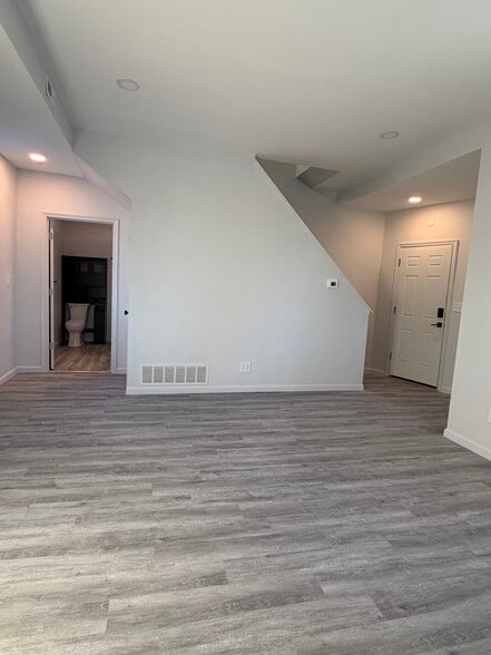 Building Photo - 934 11th Ave