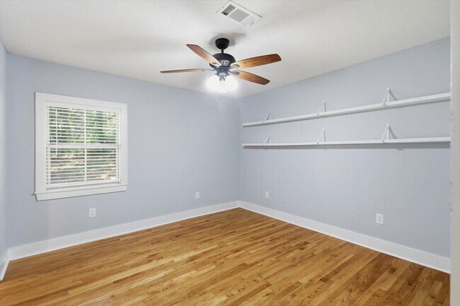 Building Photo - 117 McCree Dr