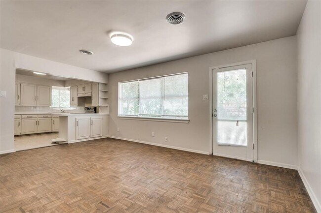 Building Photo - 6839 Walnut Hill Ln
