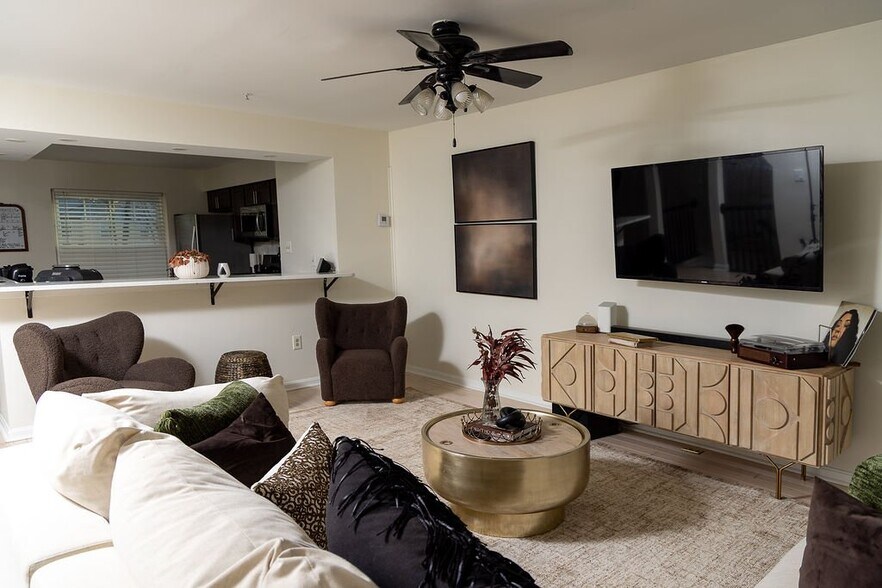Building Photo - 16015 Elegant Ct