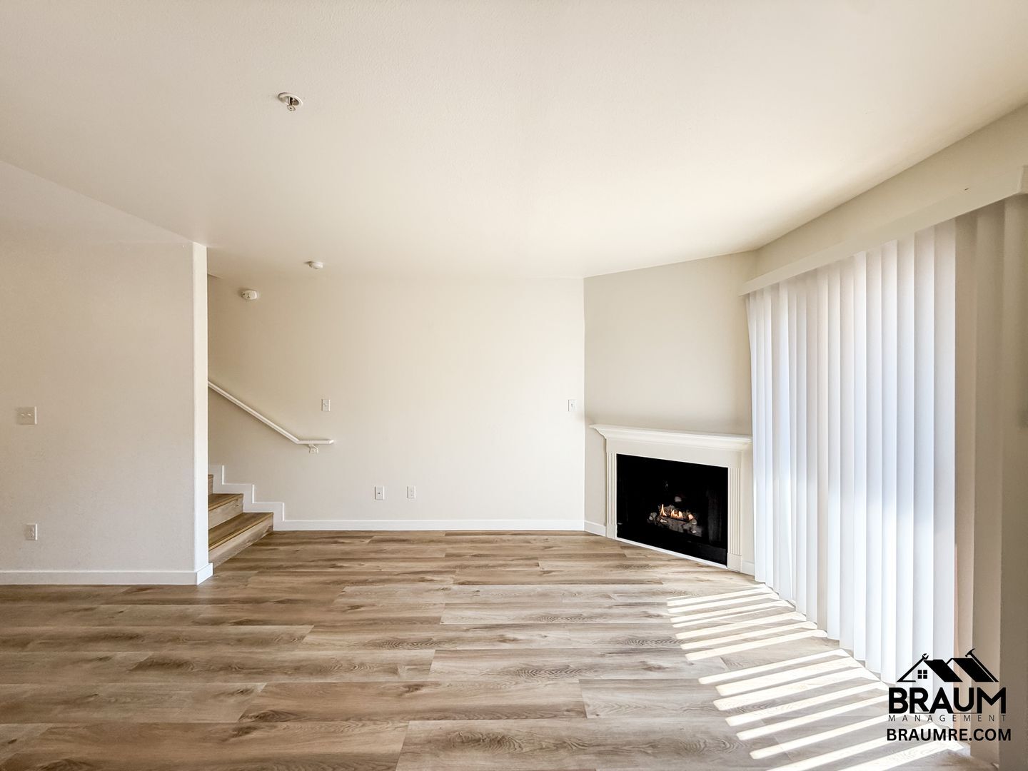 Building Photo - 7323 Winnetka Ave