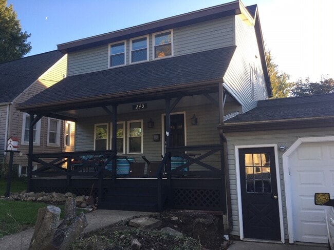 Building Photo - 240 Highland Ave
